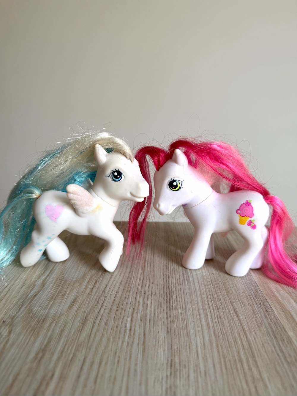 My Little Pony 2006 Hasbro Pegasus Star Catcher, Strawberry Surprise Two Figures